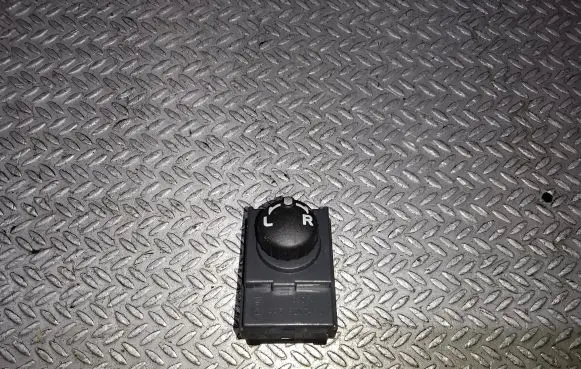 Mitsubishi Colt CZ3 Wing mirror switch MN108084