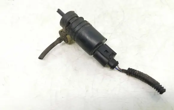 Chevrolet Orlando Windscreen/windshield washer pump 13250357 44104A 3240117