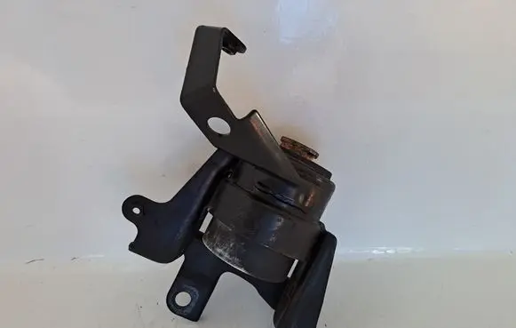 Toyota Corolla Verso AR10 Engine mount bracket 123050R010
