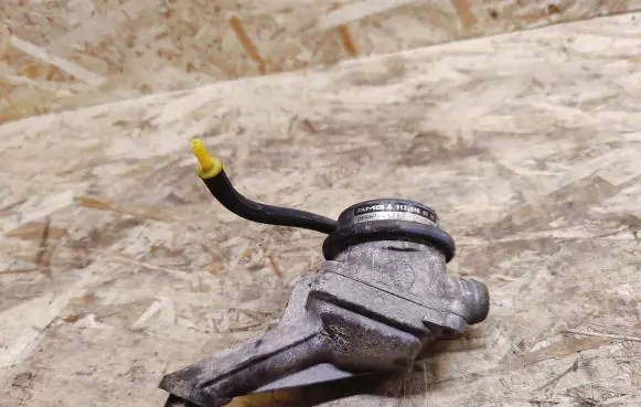 Mercedes-Benz S AMG W220 Vacuum valve A1131400260