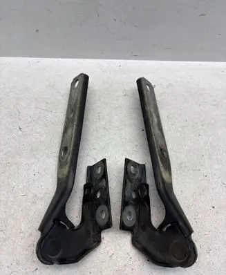 Skoda Superb B5 (3U) Engine bonnet/hood hinges 3B0823302A 3B0823301A