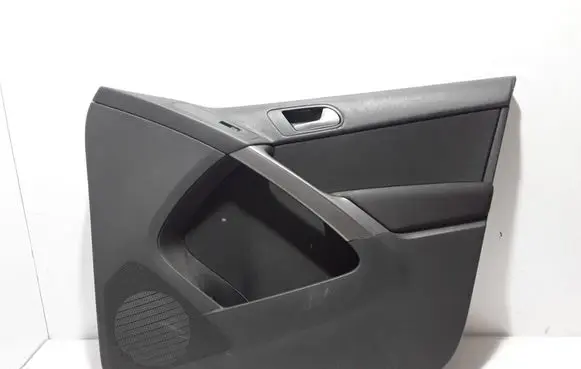 Volkswagen Tiguan Front door card panel trim 5N0867012