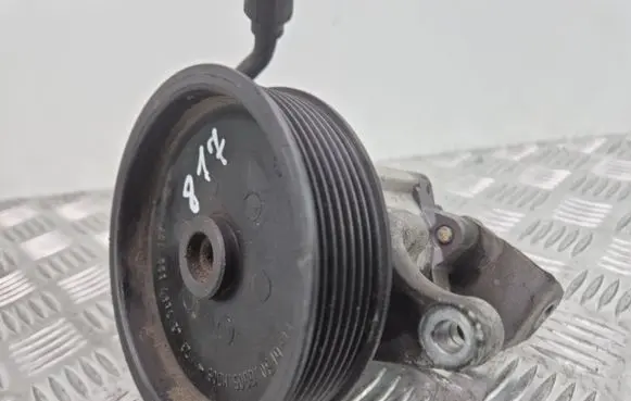 Mercedes-Benz E W211 Power steering pump A0044664201 7693955208