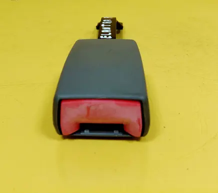 Hyundai Elantra Front seatbelt buckle 33018914