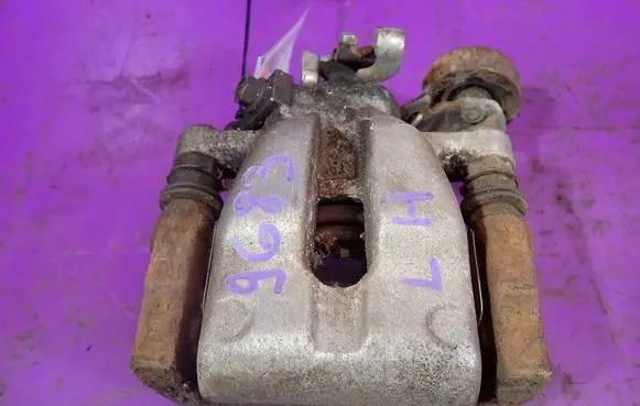Opel Zafira A Rear brake caliper
