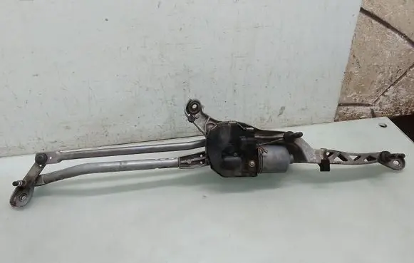 Front wiper linkage and motor