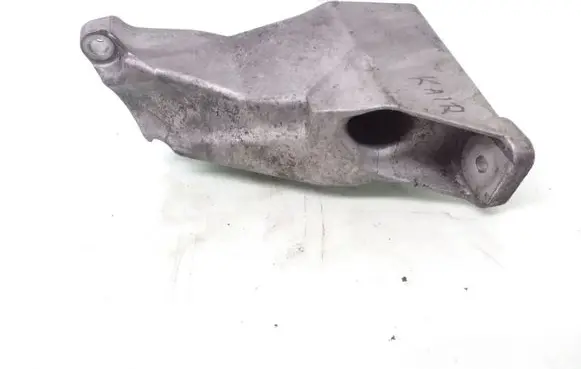 Engine mounting bracket
