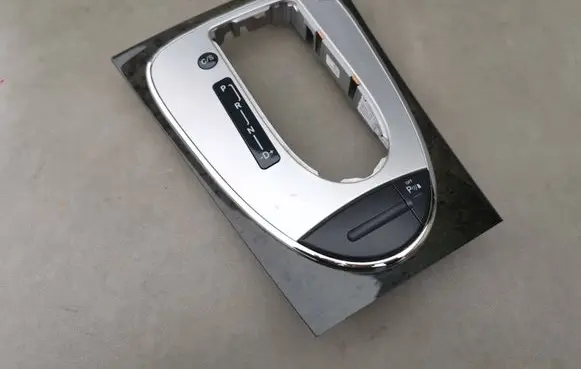 Mercedes-Benz CLS C219 Gear shifter surround trim plastic 2118216958 03751222 7673263