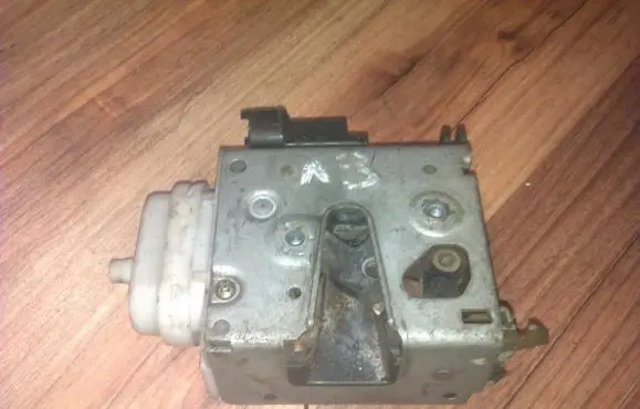 Audi A3 S3 8L Front door lock