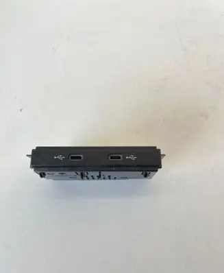 Volkswagen Tiguan USB socket connector 5NA035736 19VW0FC4 2000746