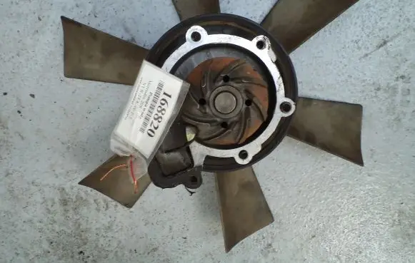 Mercedes-Benz E W124 Water pump