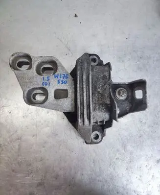 Mercedes-Benz A W176 Engine mount vacuum valve A2462400217