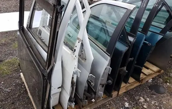 Peugeot 406 Rear door pilkos