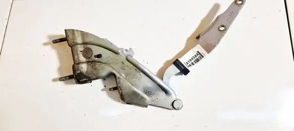 Engine bonnet/hood hinges