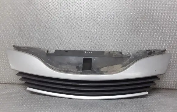 Renault Laguna II Front bumper upper radiator grill 8200012581