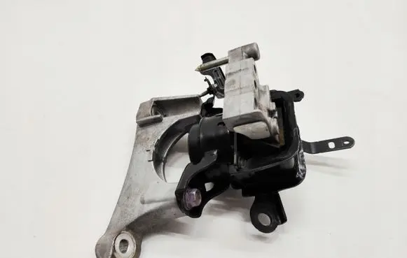 Toyota RAV 4 (XA50) Engine mount bracket