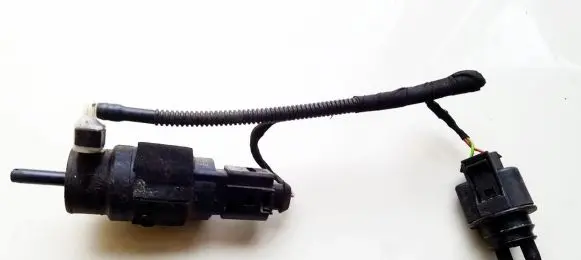 Audi A5 8T 8F Windscreen/windshield washer pump 8k5955647