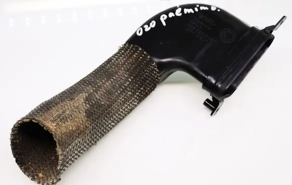 Audi A4 S4 B7 8E 8H Air intake duct part 8E0129604N