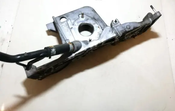 Subaru Legacy Engine mounting bracket