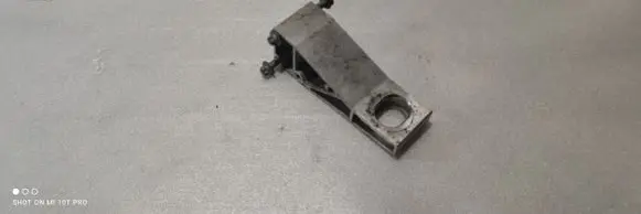 Radiator mount bracket