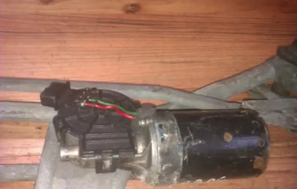 Peugeot 206 Wiper motor 0390241375