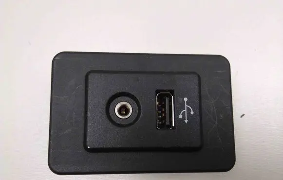 Nissan Note (E12) AUX in-socket connector 