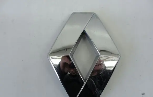 Renault Captur Manufacturer badge logo/emblem 908890837R