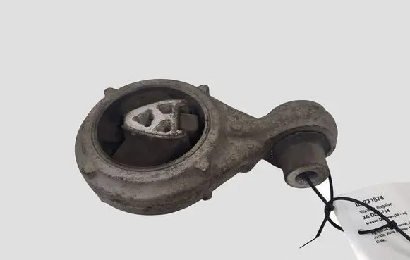 Nissan Qashqai Engine mount bracket