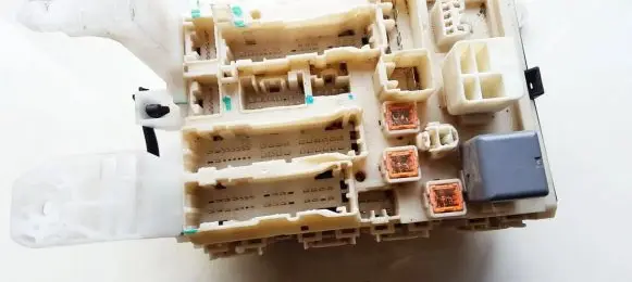 Toyota Auris 150 Fuse box set 8273002140 82730-02140