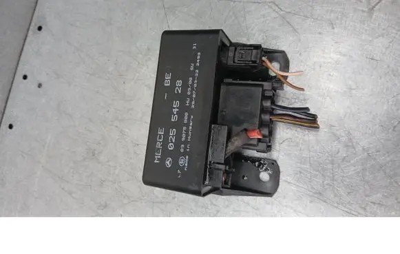 Mercedes-Benz Vaneo W414 Glow plug pre-heat relay 02554528