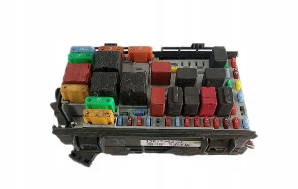 Opel Corsa D Fuse module 13217392