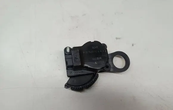 Peugeot 5008 Air flap motor/actuator P1975001U EAD516