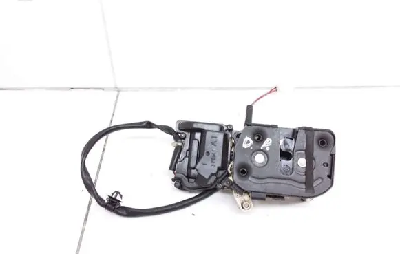 Mazda 323 Front door lock BJ3D
