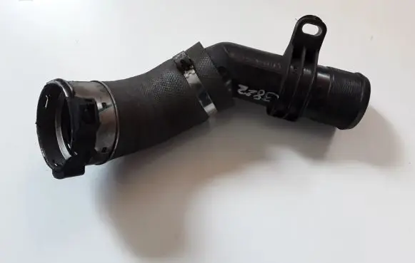 Coolant pipe/hose