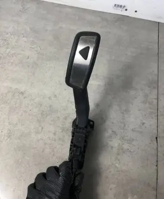 Accelerator throttle pedal