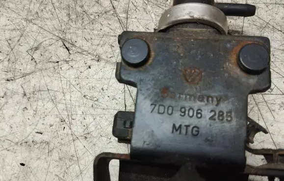 Volkswagen Multivan T4 Turbo solenoid valve 7D0906285