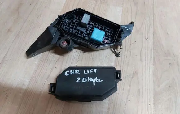 Toyota C-HR I Fuse box set