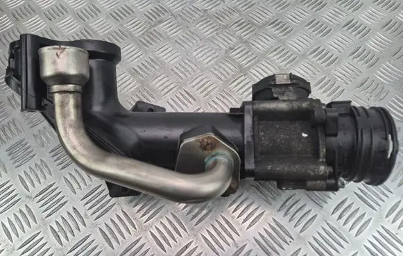 Mercedes-Benz C W203 Air intake duct part A6420901037 A6420900270
