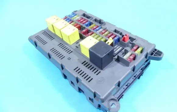 Land Rover Freelander Central body control module YWC106390 IMPRK1328623