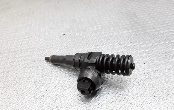 Skoda Octavia Mk2 (1Z) Fuel injector 038130073AG