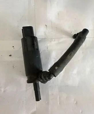 BMW 3 E90 E91 Headlight washer pump 6973097