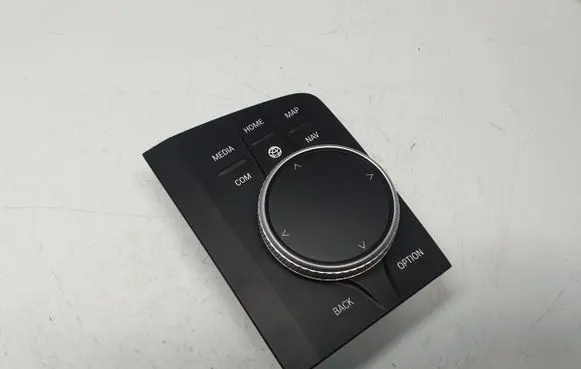 Head unit multimedia control