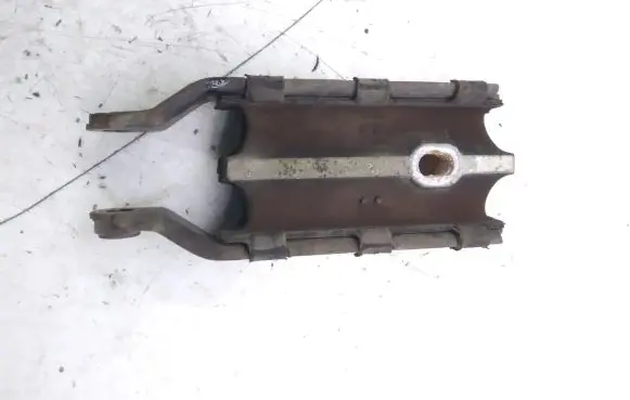 Volvo V60 Engine mount bracket