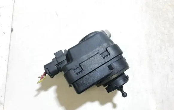 Peugeot 406 Headlight level adjustment motor 