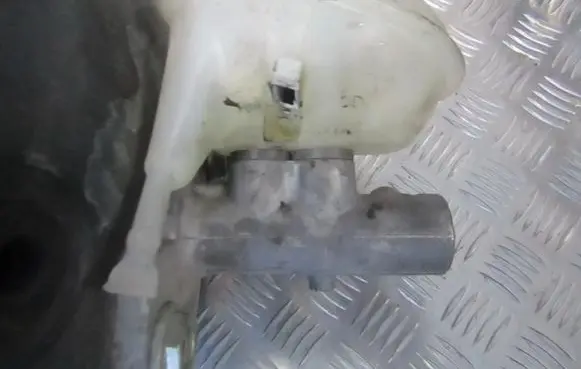 Audi A6 S6 C5 4B Master brake cylinder
