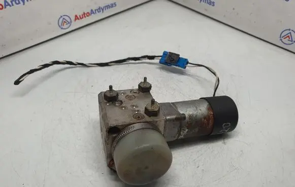 BMW 5 E39 Tailgate hydraulic pump motor 7015684 51247015684 7004889