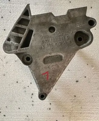 Volkswagen PASSAT B6 Engine mounting bracket 03G199207G