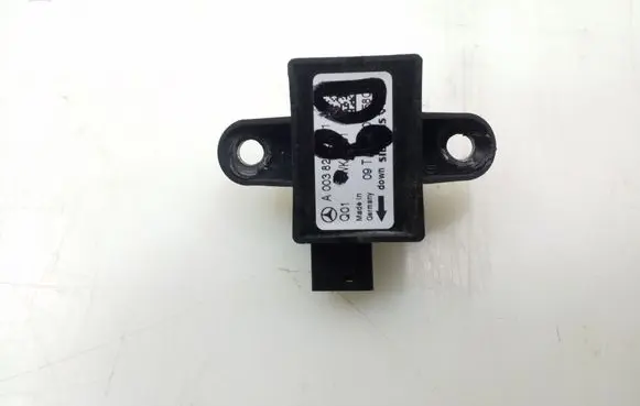 Mercedes-Benz GL X164 Airbag deployment crash/impact sensor A0038212751