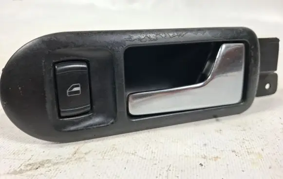 Volkswagen PASSAT B5 Front door interior handle 3B1837114