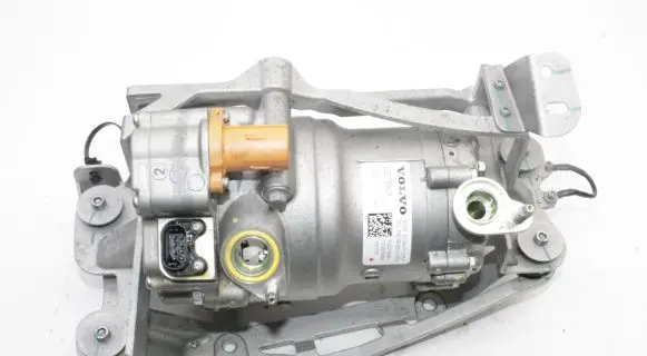 Volvo XC40 Air conditioning (A/C) compressor (pump) 32275989 P32275989
